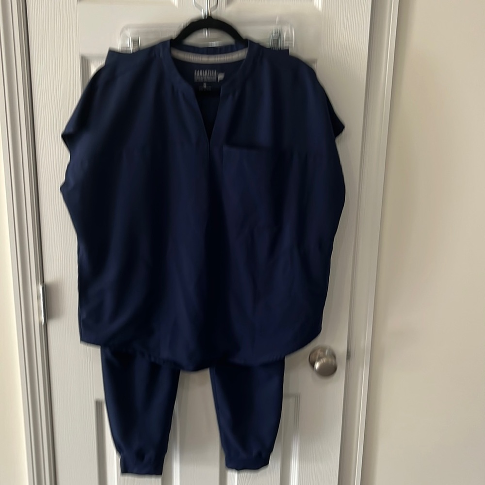 Fabletics 2 piece scrubs